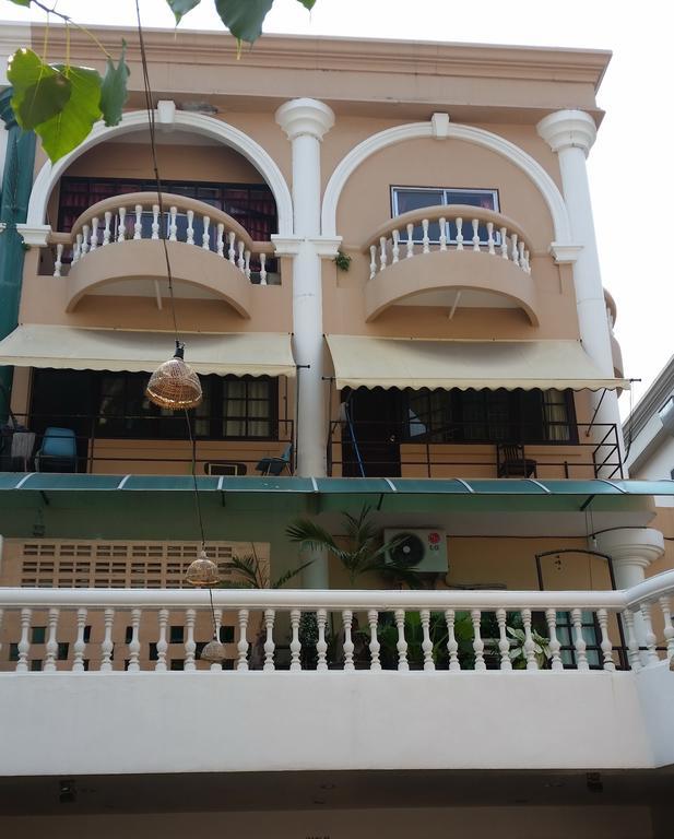 Indogee Apartments Pattaya Extérieur photo